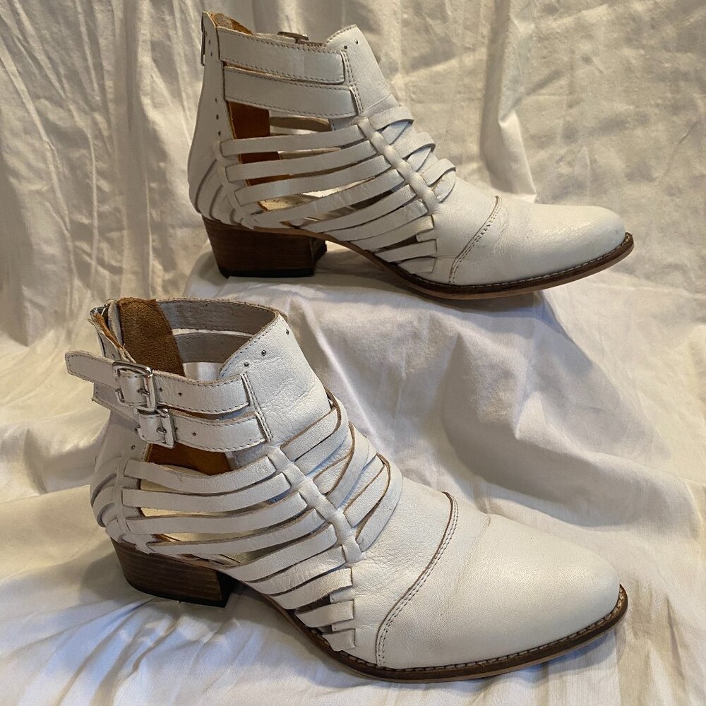 Festival White Leather Midi ankle boot size 9 Shoe Cult By Nasty Gal